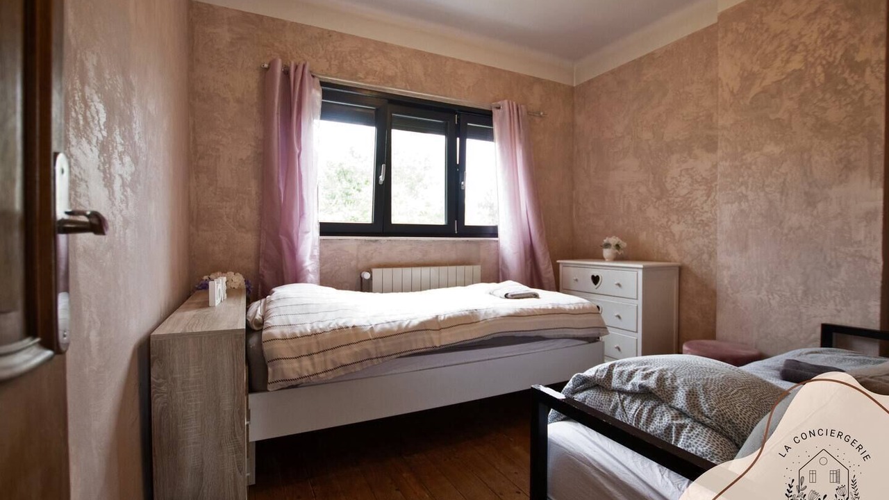 Photo of Bedroom in Lens