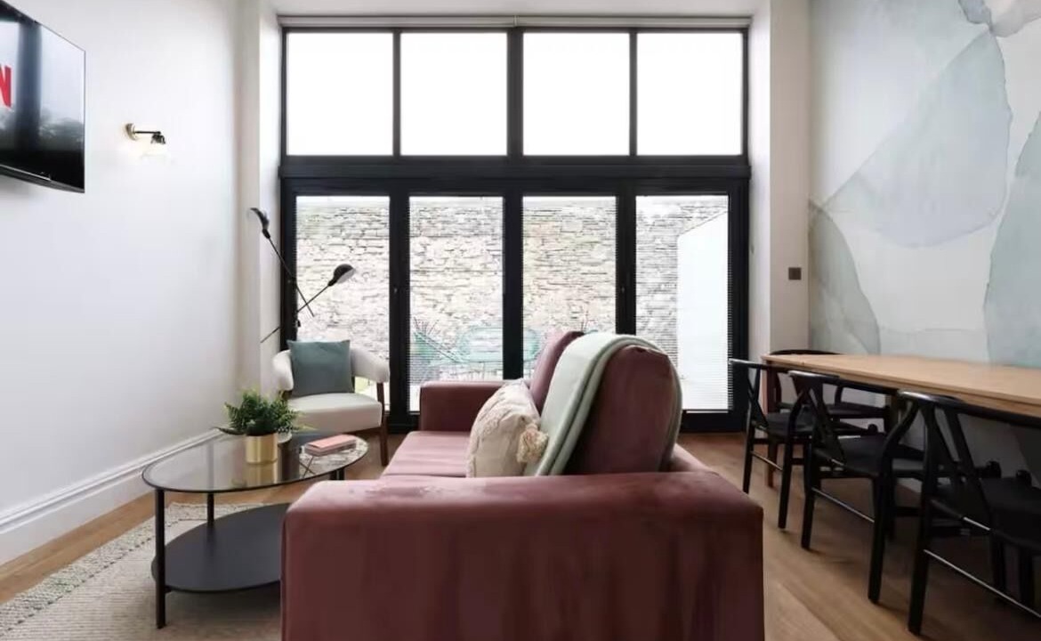 Photo of Livingroom in Saint Paul's