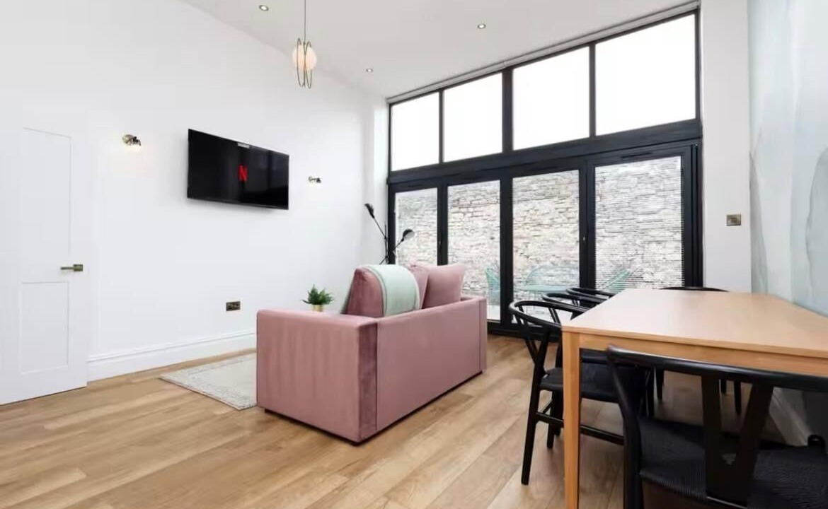 Photo of Livingroom in Saint Paul's