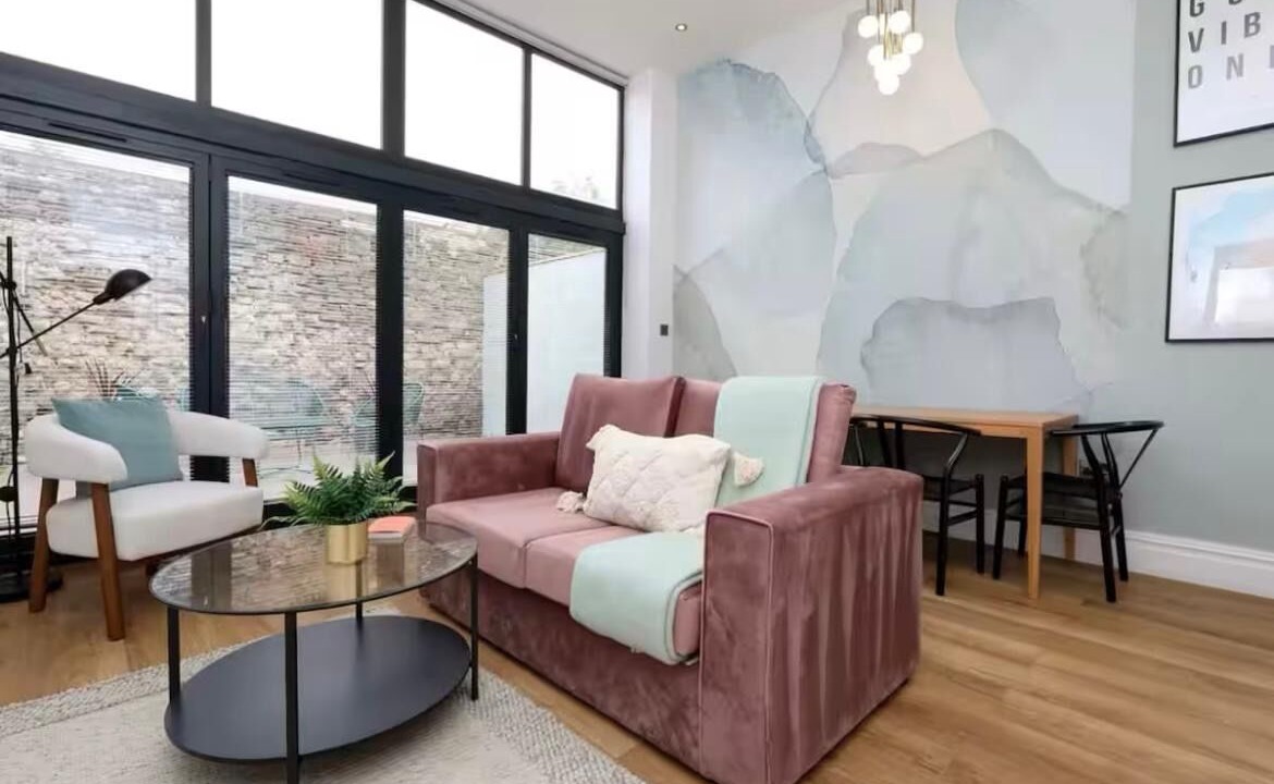 Photo of Livingroom in Saint Paul's