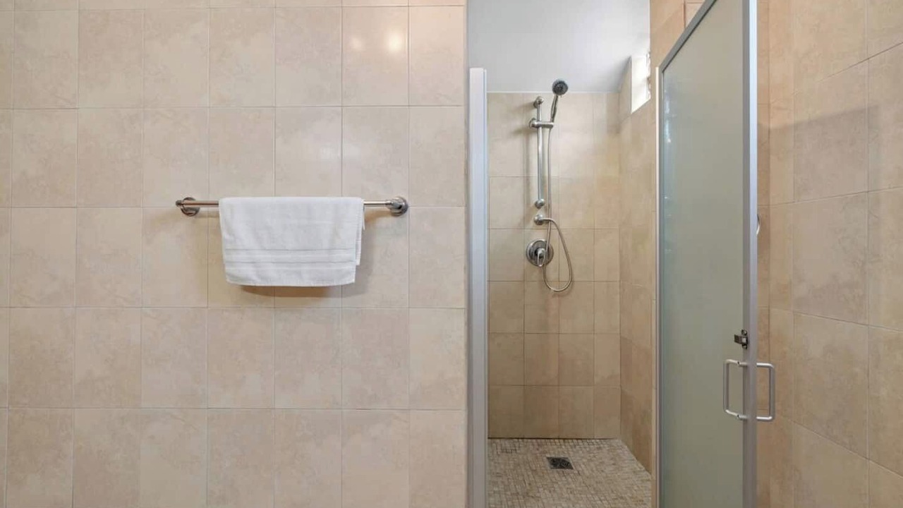 Photo of Bathroom in Eleanor Roosevelt