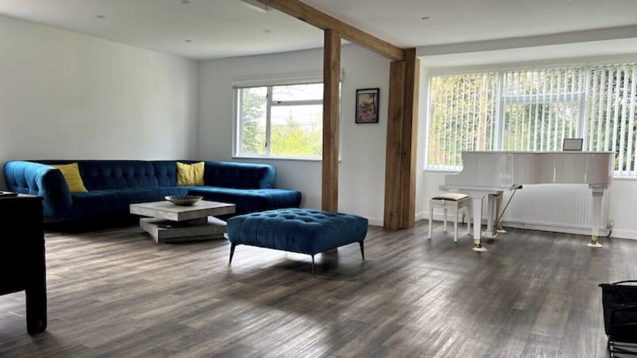 Photo of Livingroom in Charing