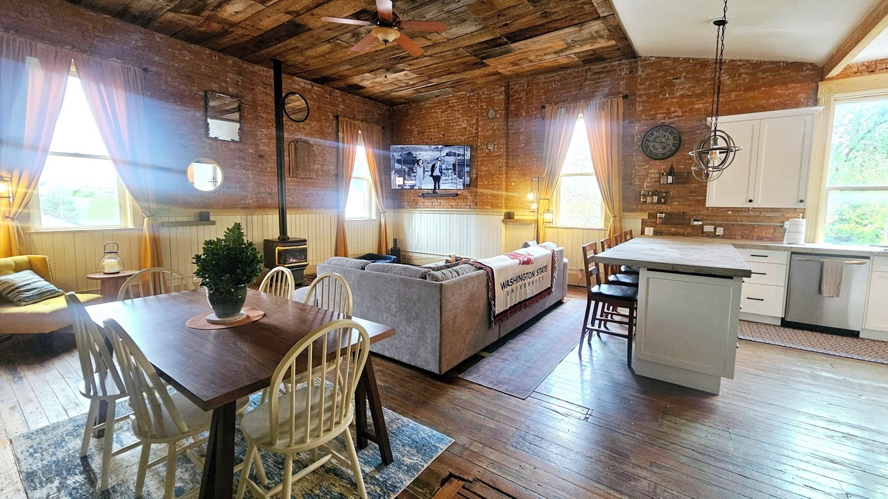 Photo of Livingroom in Uniontown