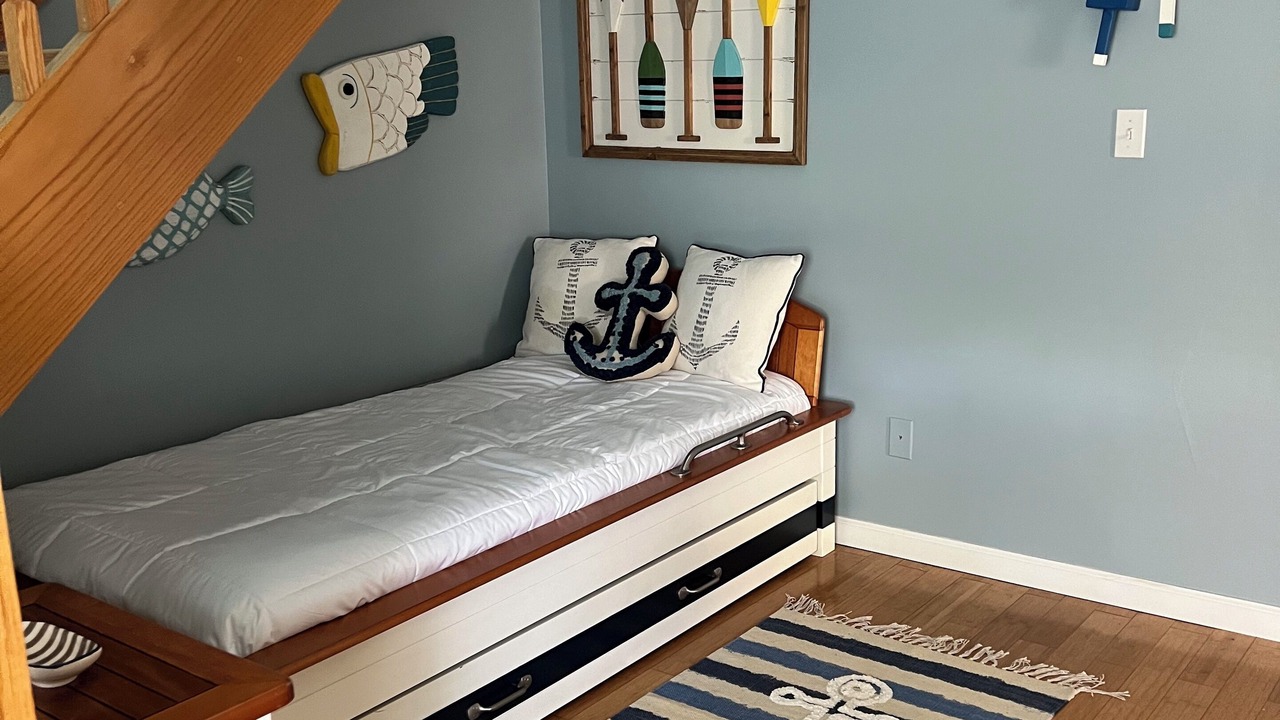 Photo of Bedroom in Saybrook Manor