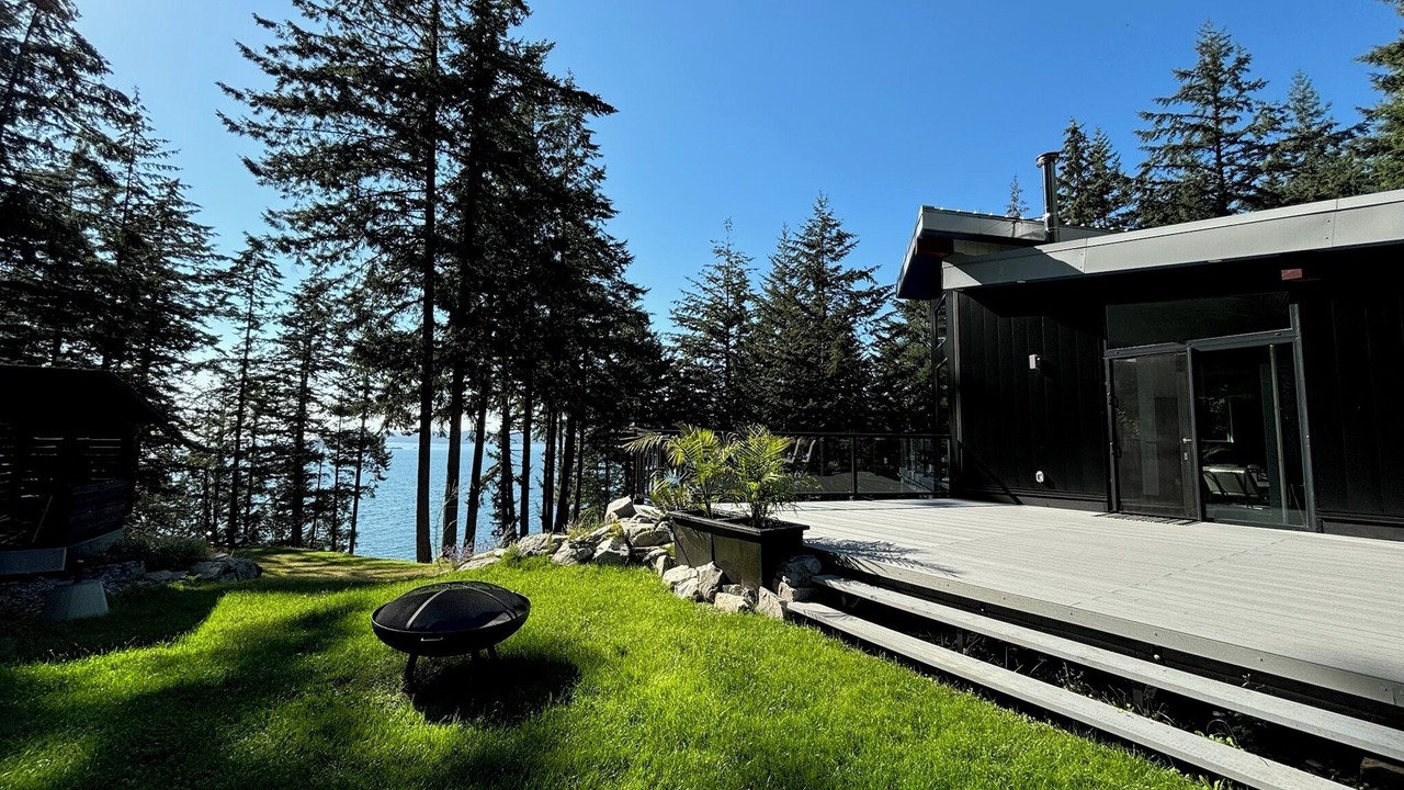 Photo of Patio Balcony in Bowen Island