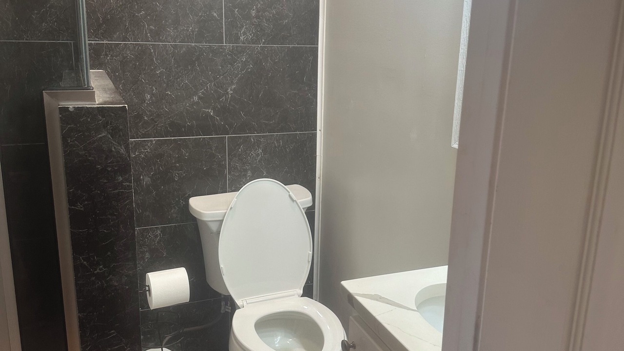 Photo of Bathroom in Kenner - Louis Armstrong International Airport