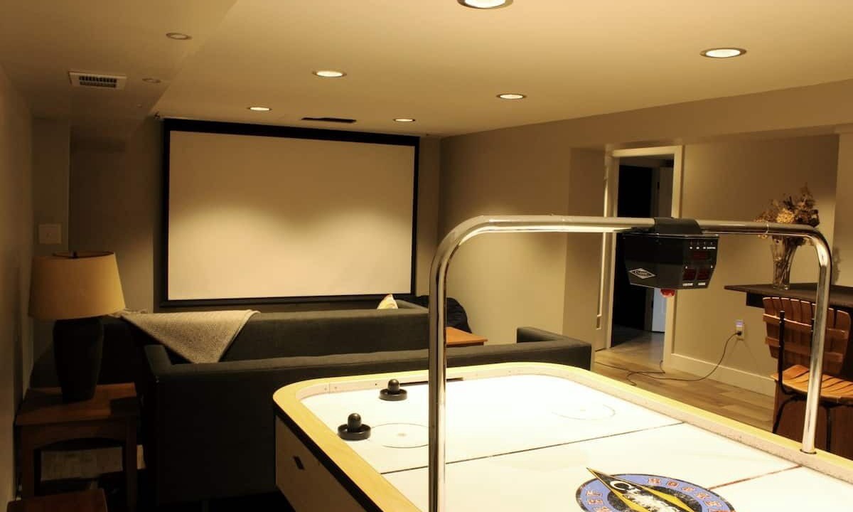 Photo of Bedroom in Westside Connection