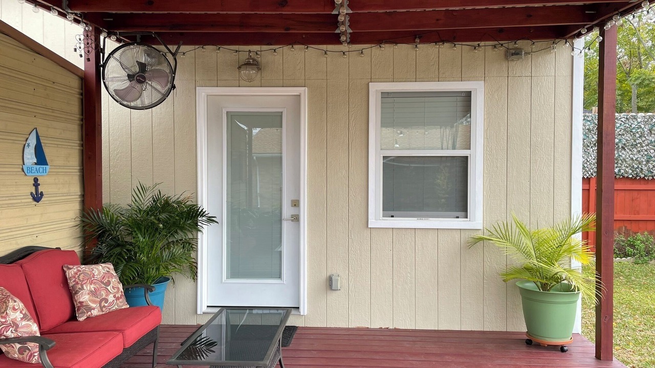 Photo of Patio Balcony in Kenner - Louis Armstrong International Airport