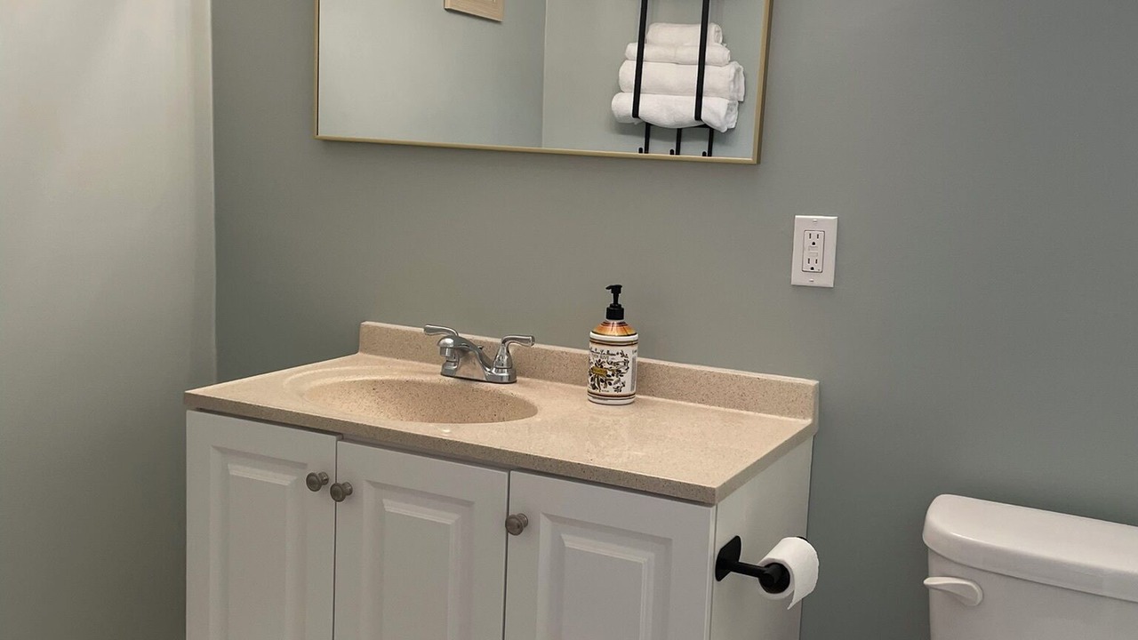 Photo of Bathroom in Kenner - Louis Armstrong International Airport