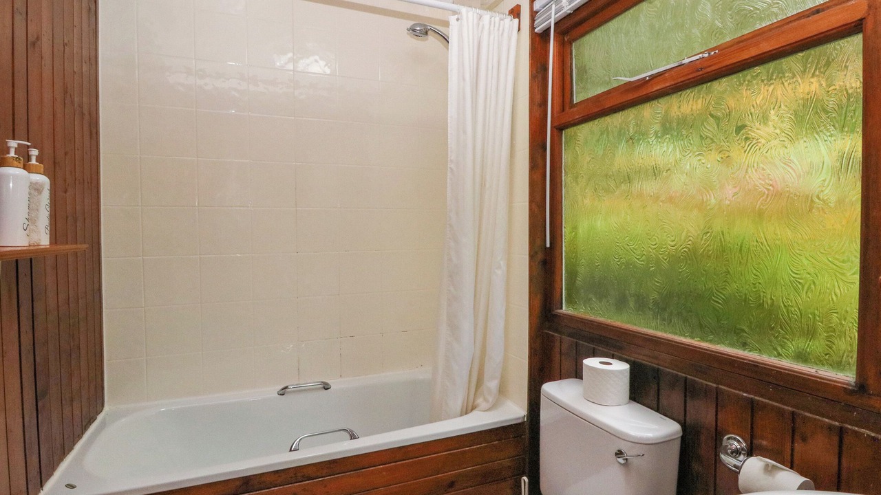 Photo of Bathroom in Lamlash