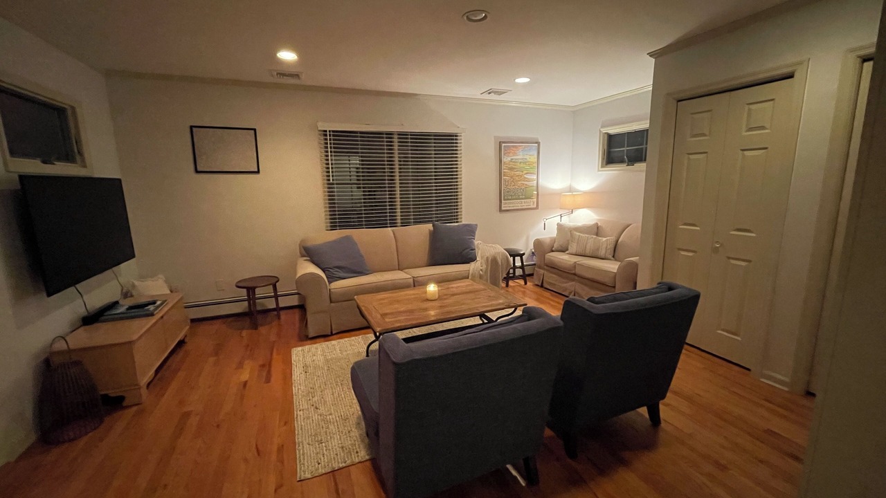 Photo of Livingroom in Southold