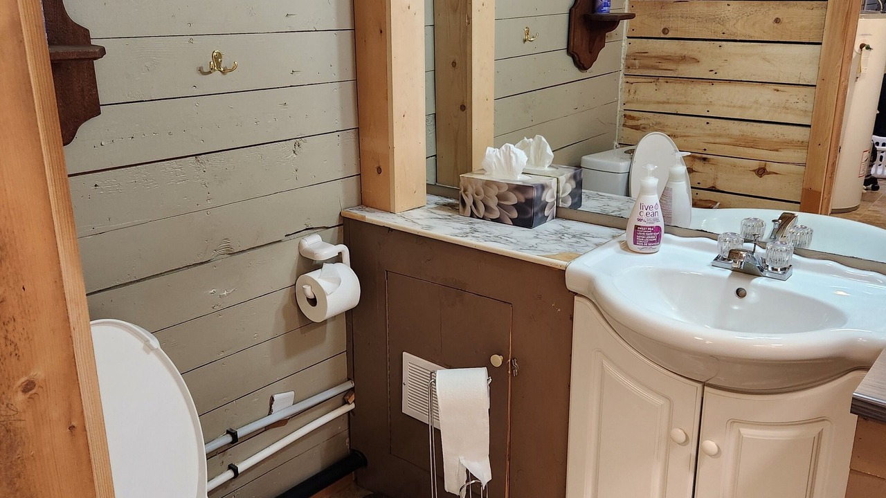 Photo of Bathroom in Division No. 11