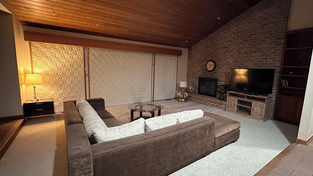 Photo of Livingroom in Brookfield