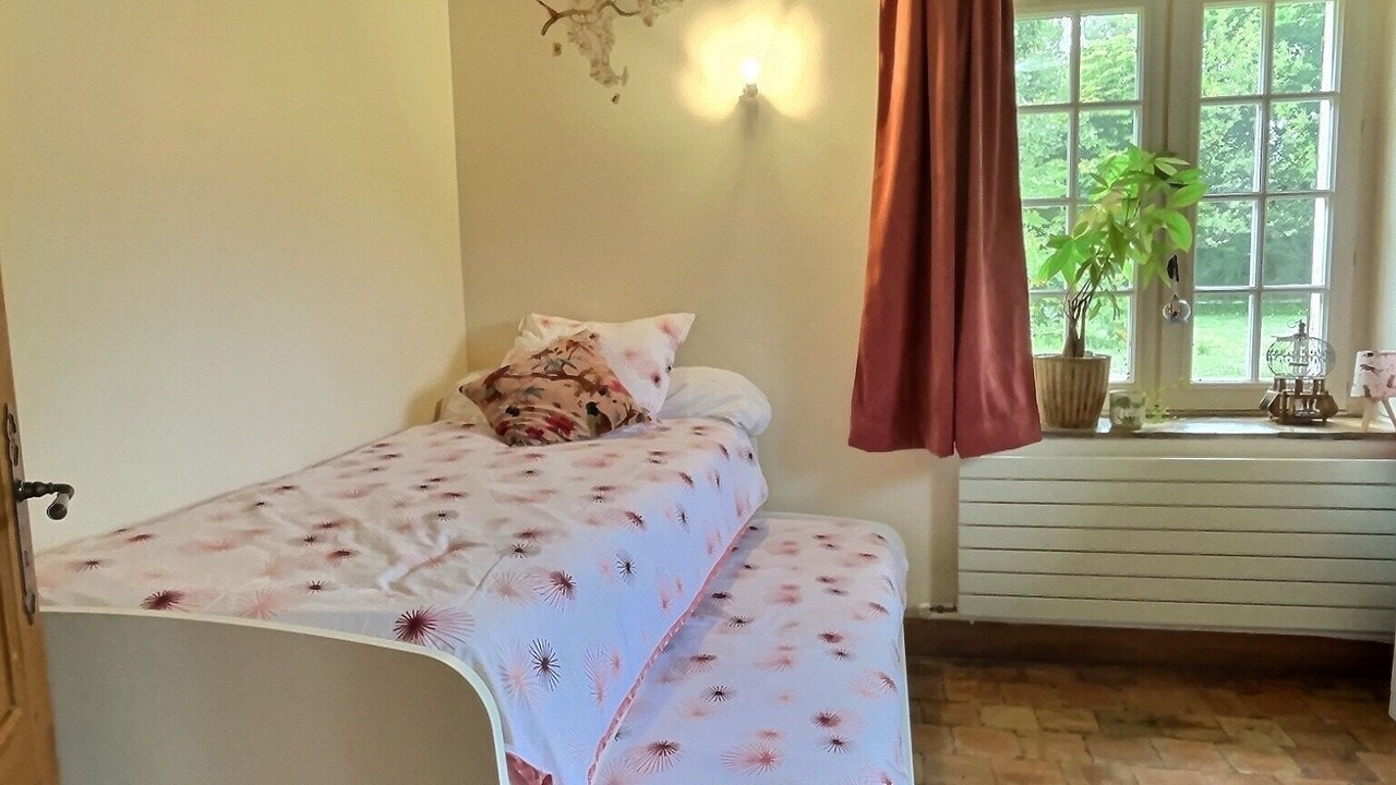 Photo of Bedroom in Rogny-les-Sept-Ecluses