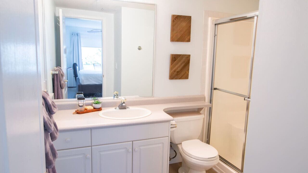 Photo of Bathroom in Harrison Hot Springs