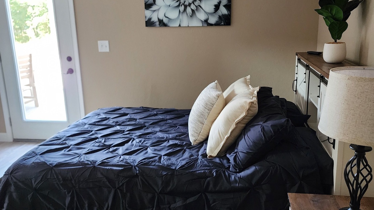 Photo of Bedroom in Carterville