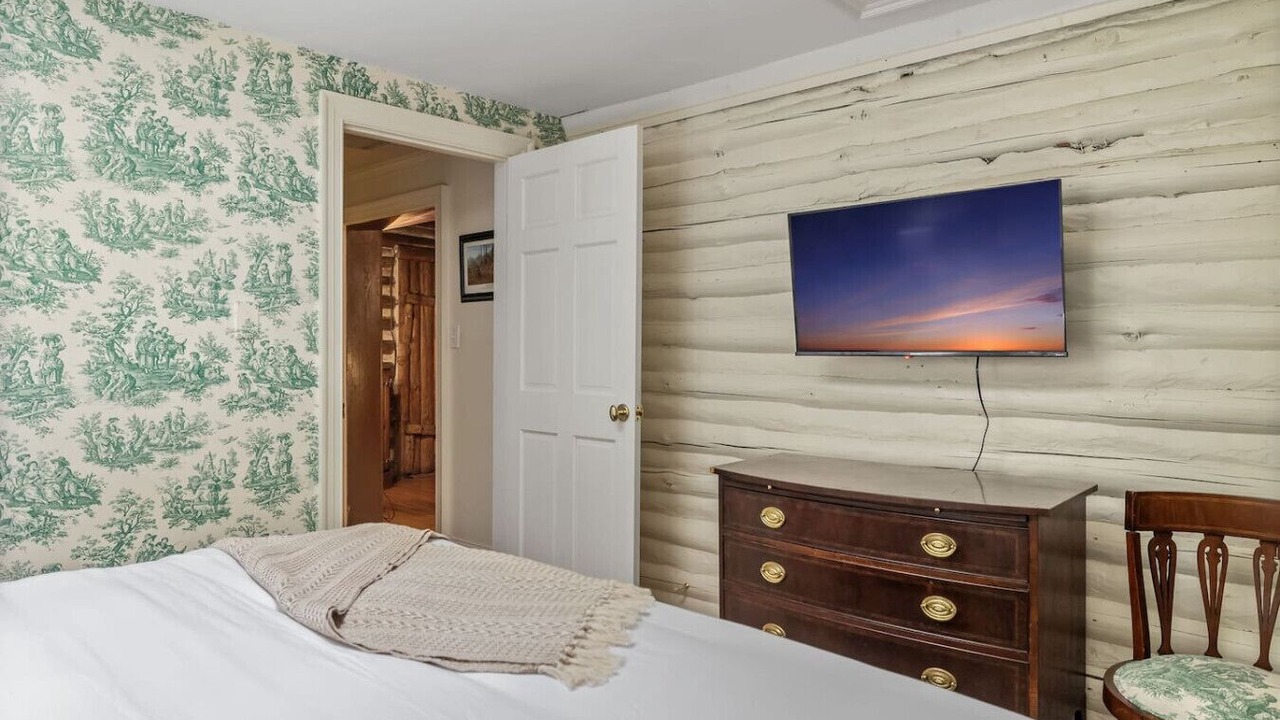 Photo of Bedroom in Old Irving Park