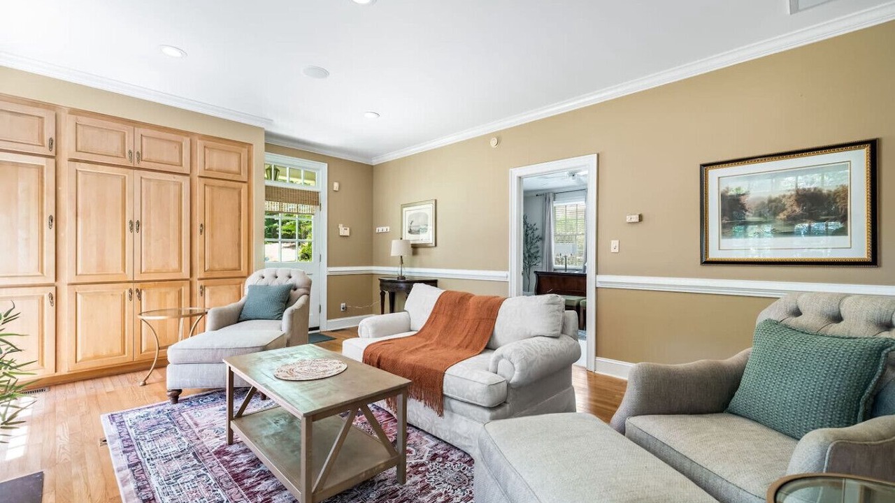 Photo of Livingroom in Old Irving Park
