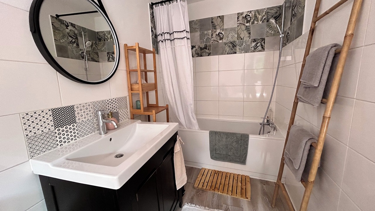 Photo of Bathroom in Galgon