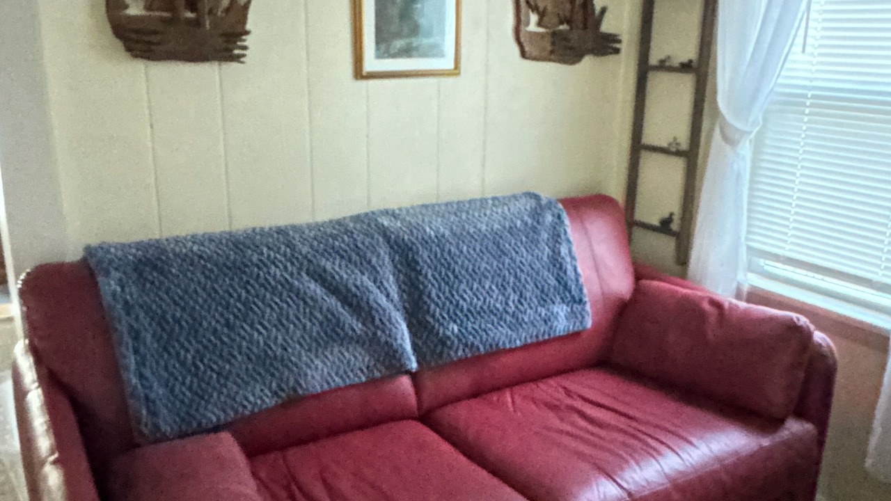 Photo of Livingroom in Scottsburg