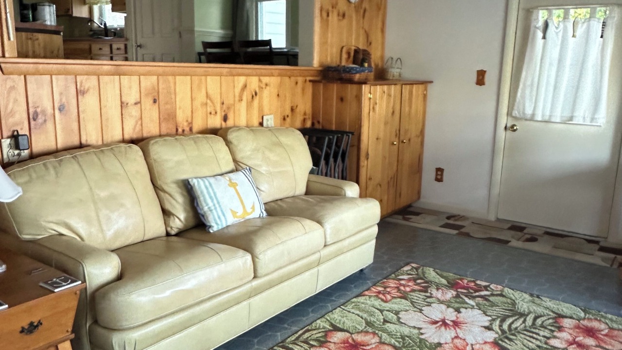 Photo of Livingroom in Scottsburg