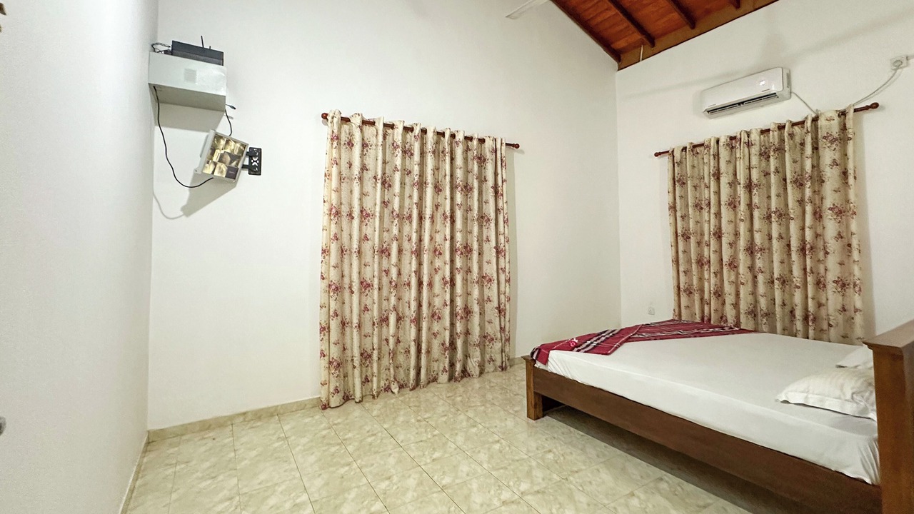 Photo of Bedroom in Polhena
