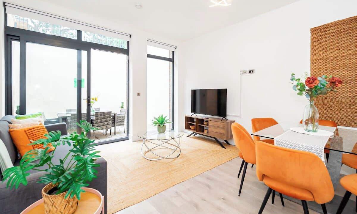 Photo of Livingroom in South Acton