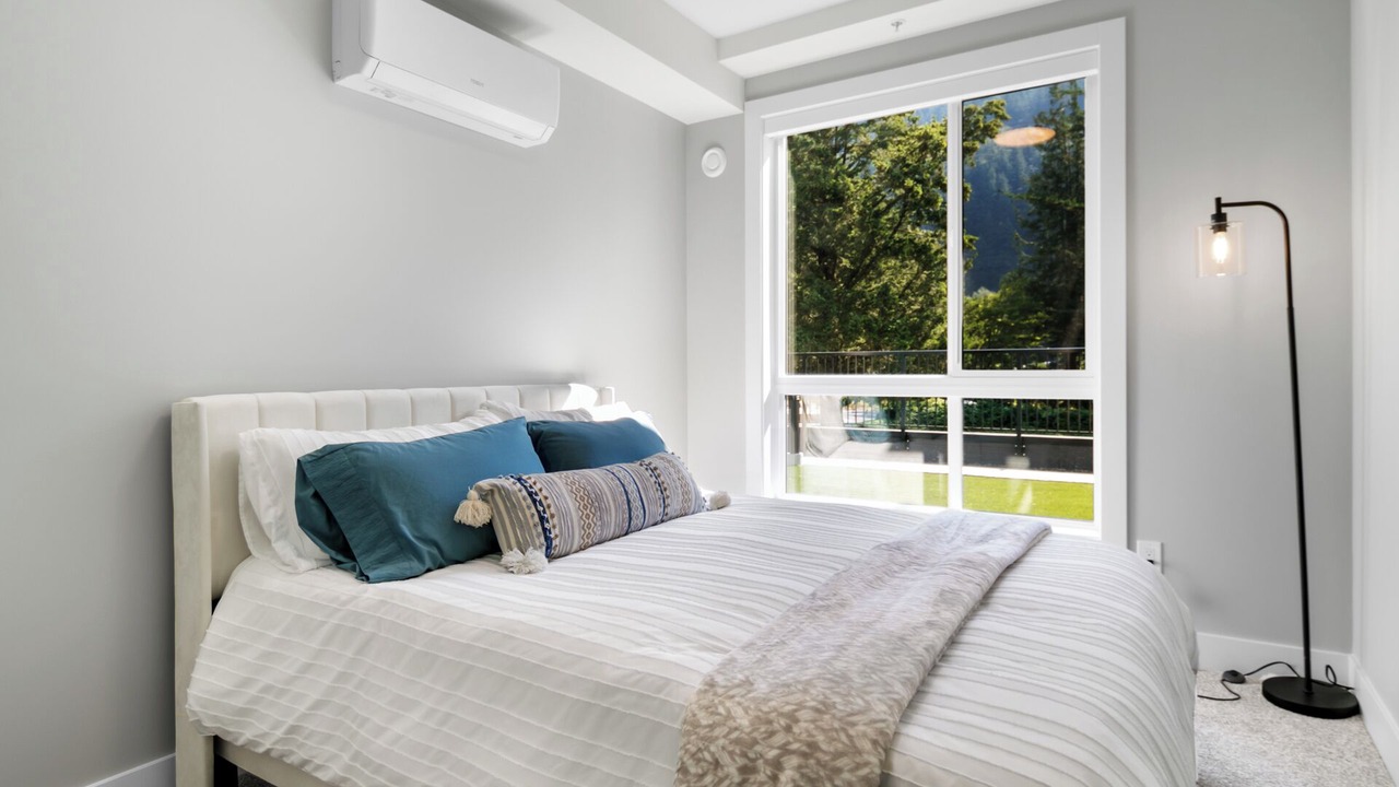 Photo of Bedroom in Harrison Hot Springs