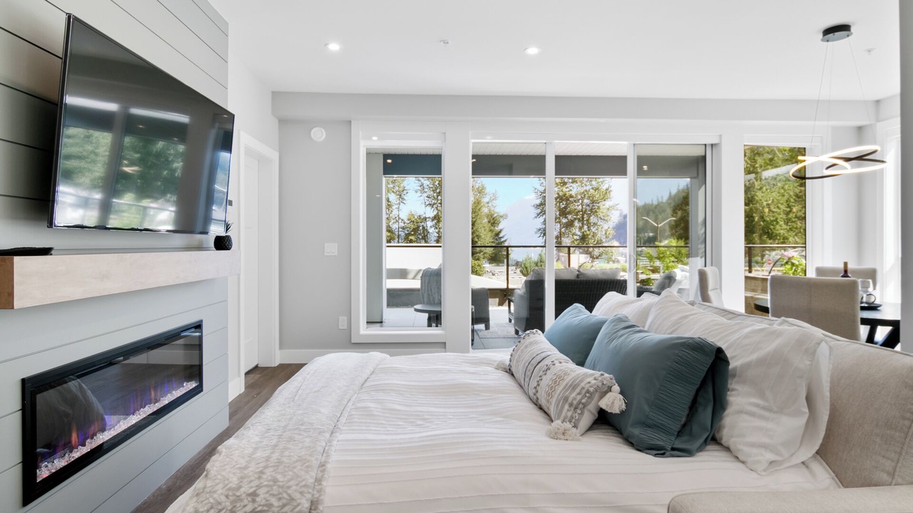 Photo of Bedroom in Harrison Hot Springs