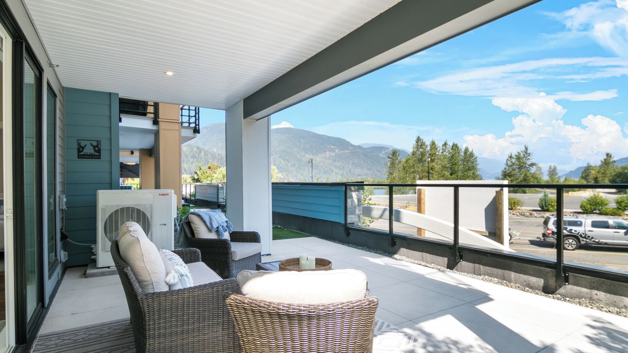 Photo of Patio Balcony in Harrison Hot Springs