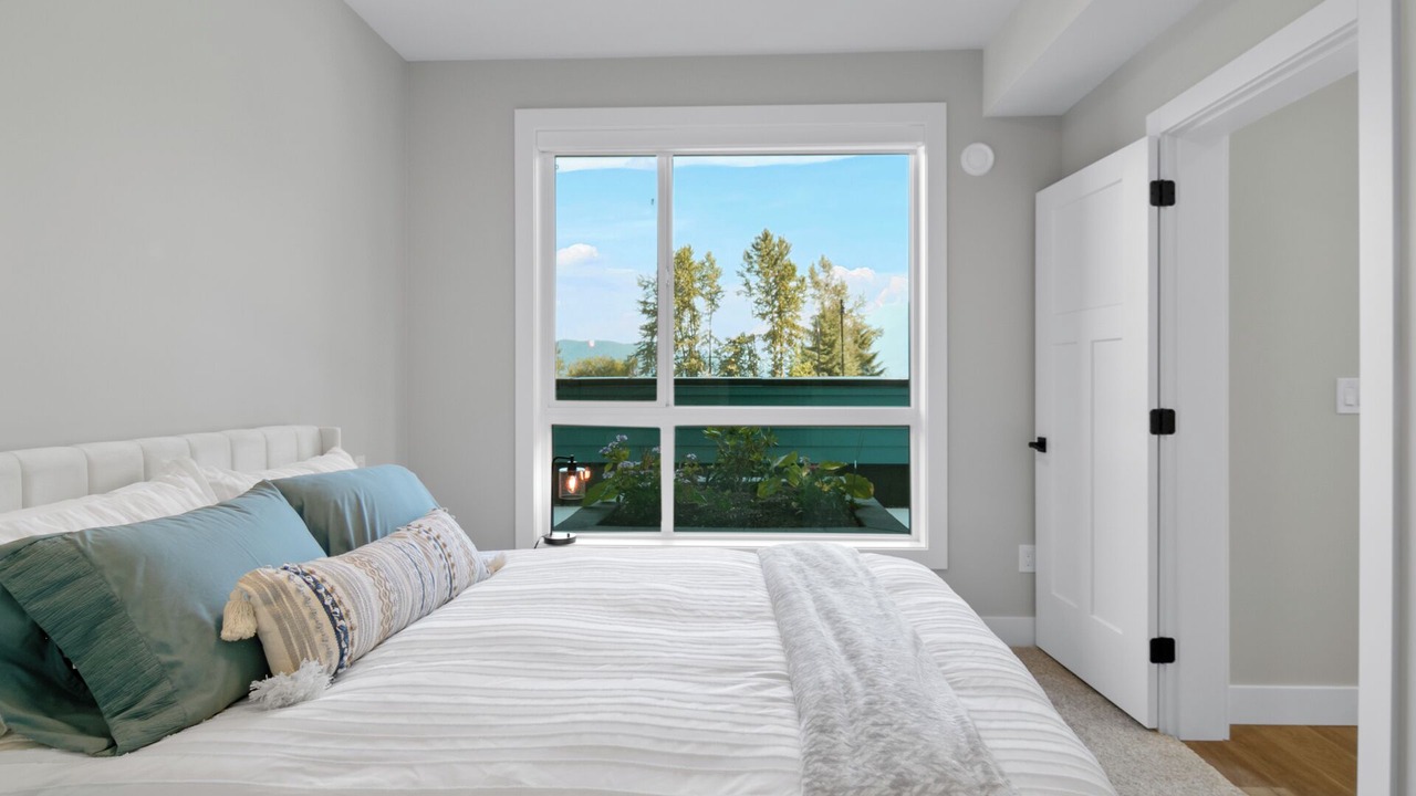 Photo of Bedroom in Harrison Hot Springs