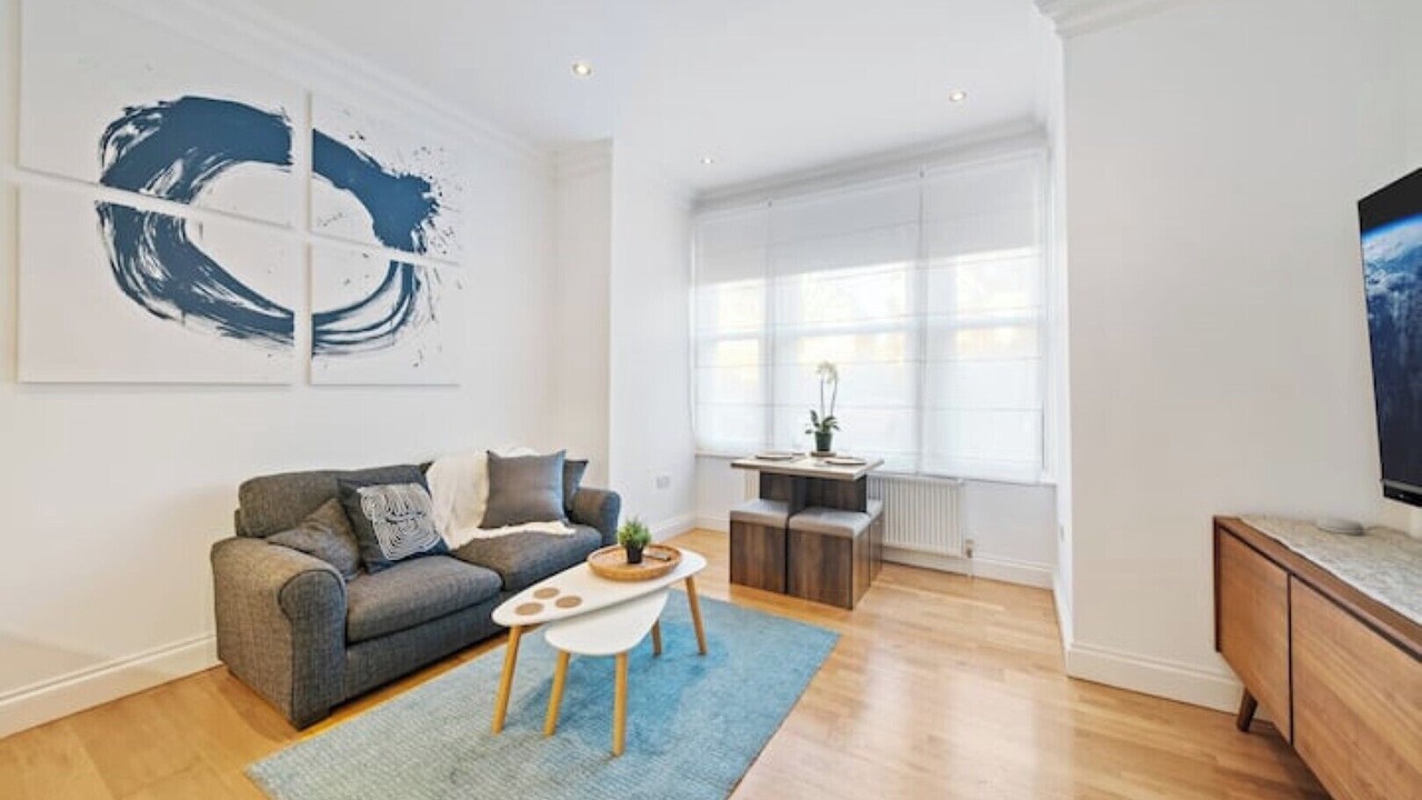 Photo of Livingroom in South Acton