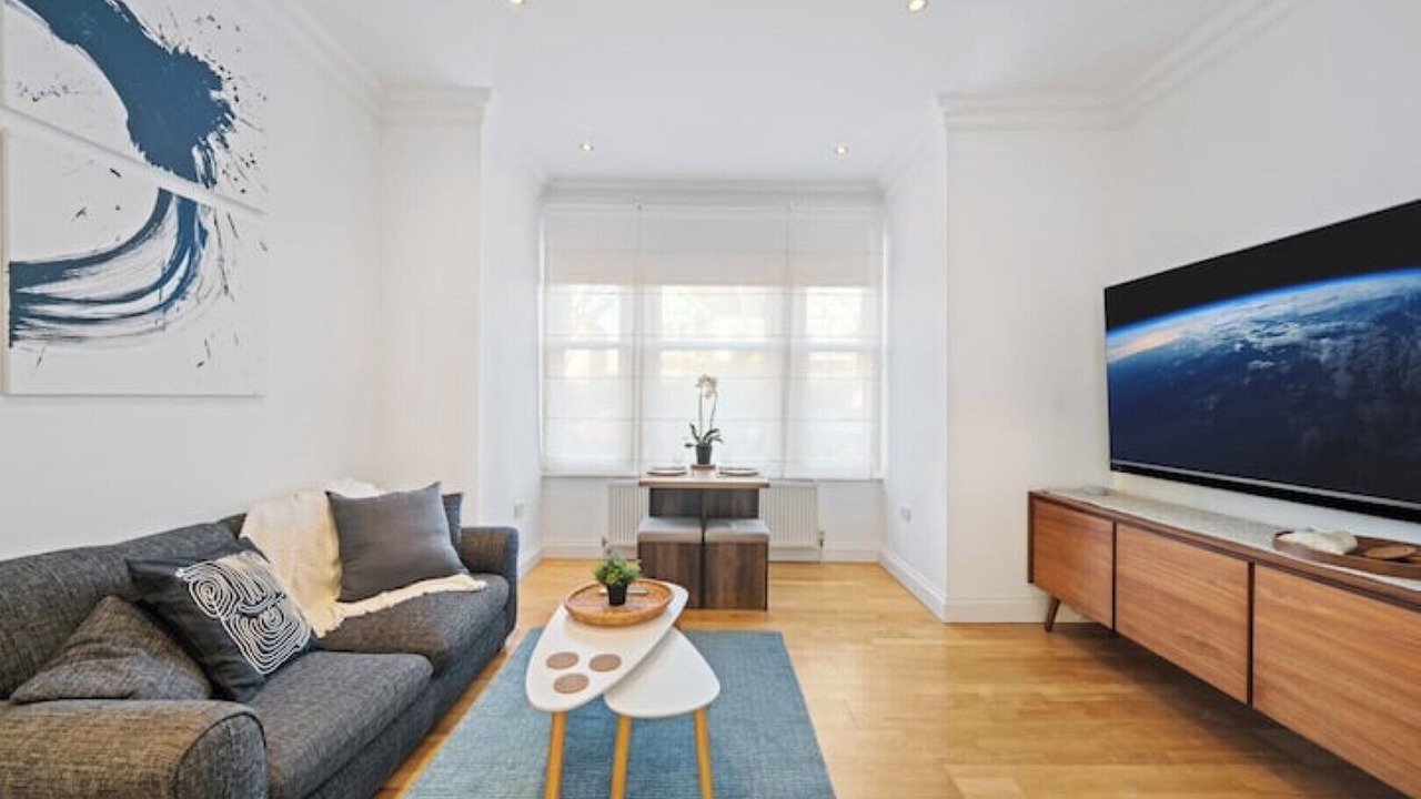 Photo of Livingroom in South Acton