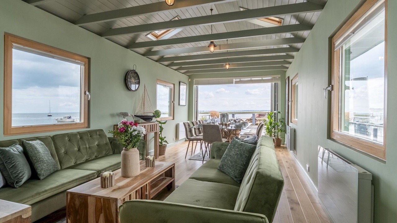 Photo of Livingroom in Leigh-on-Sea