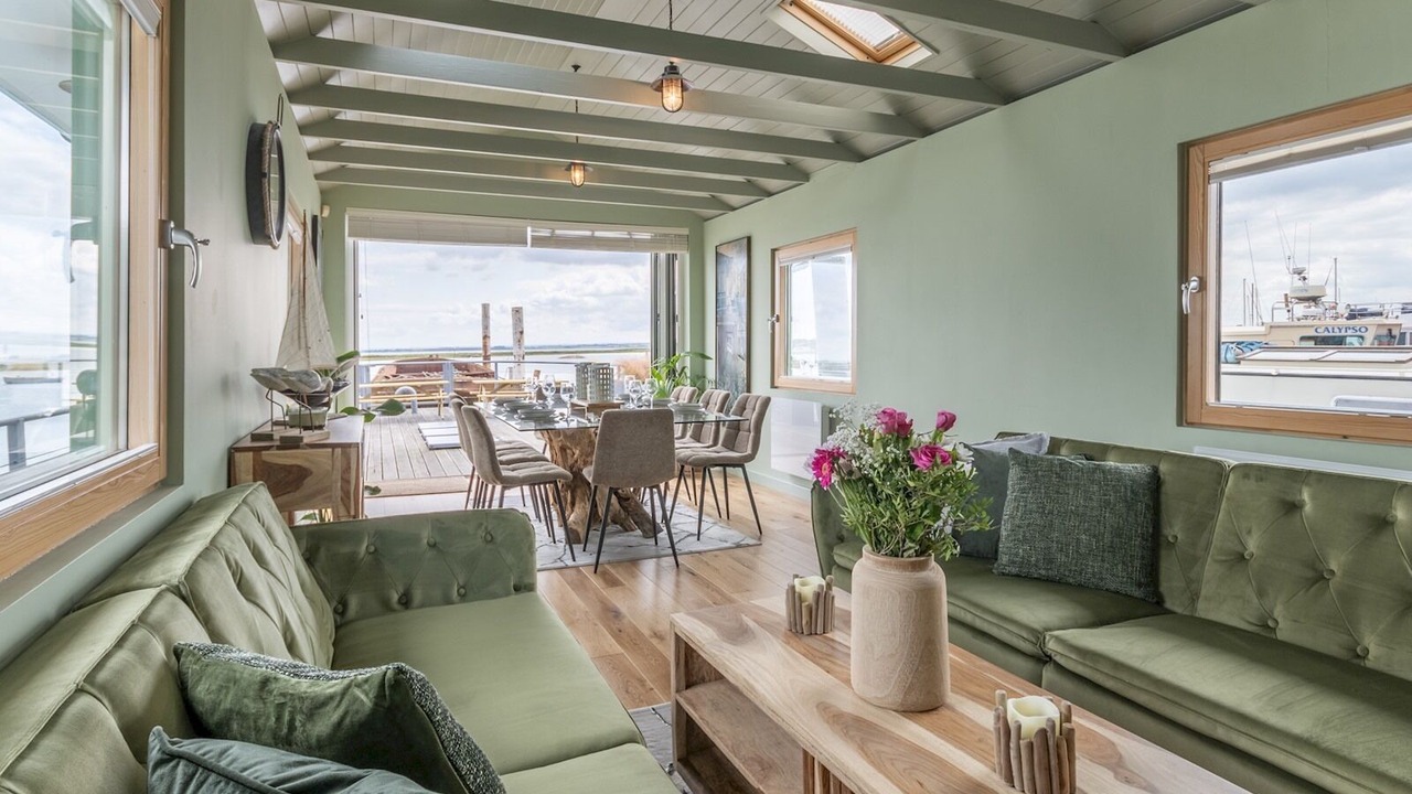 Photo of Livingroom in Leigh-on-Sea