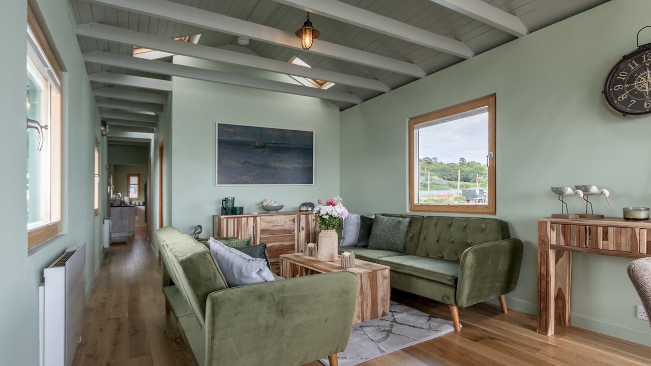 Photo of Livingroom in Leigh-on-Sea