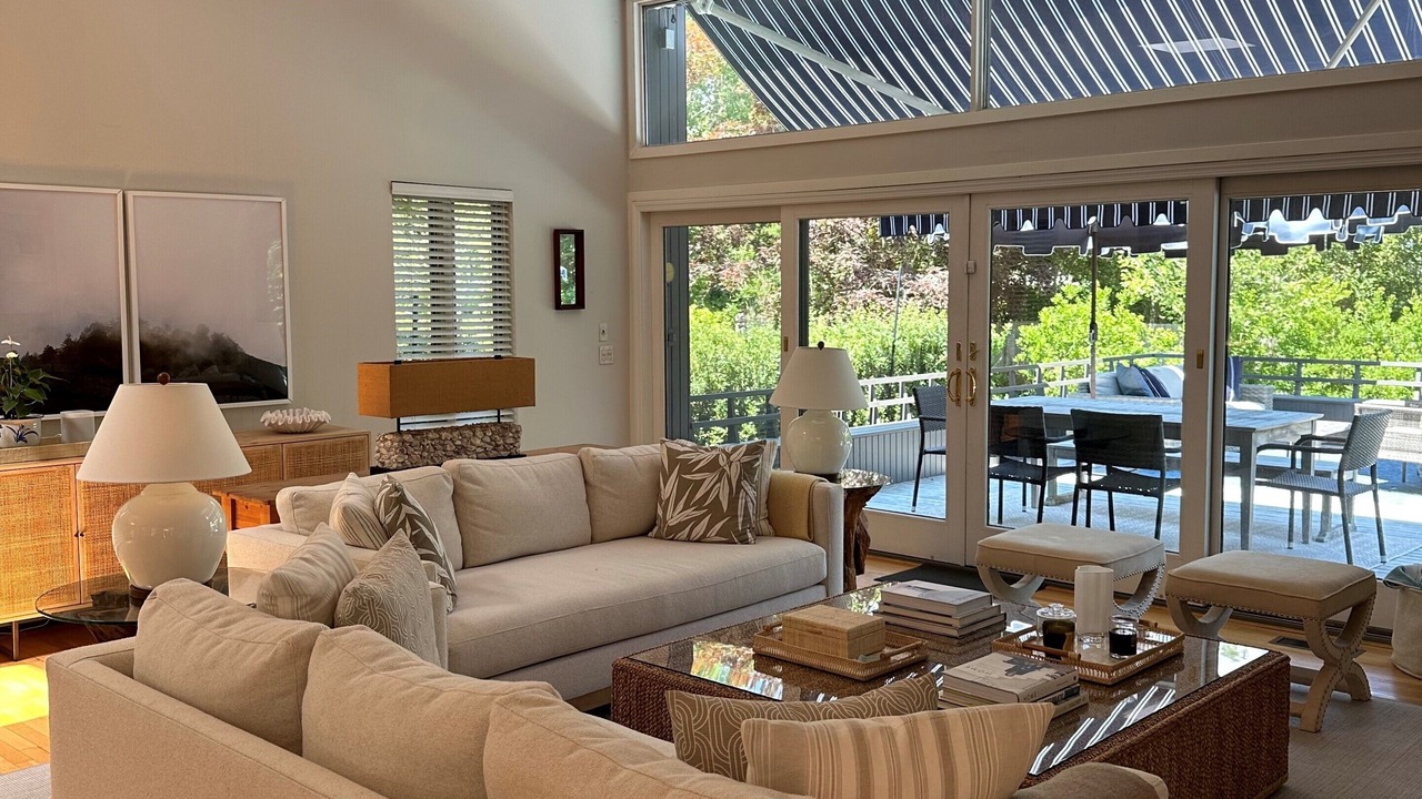 Photo of Livingroom in Wainscott