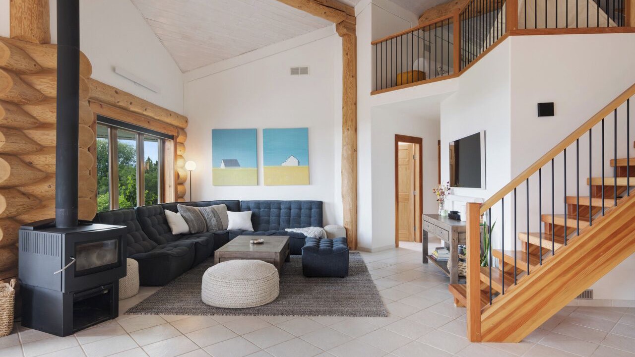Photo of Livingroom in Okanagan-Similkameen