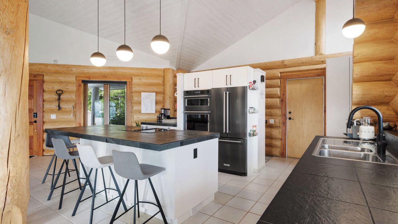 Photo of Kitchen in Okanagan-Similkameen