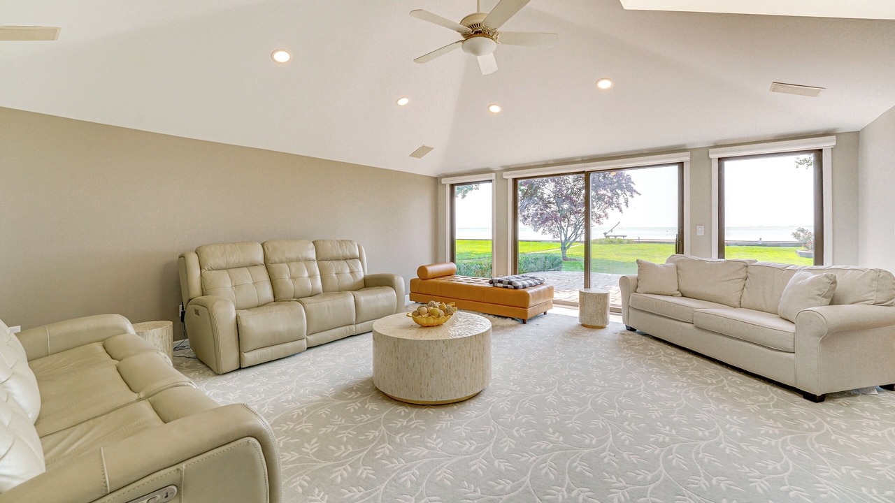 Photo of Livingroom in Anchor Bay Harbor