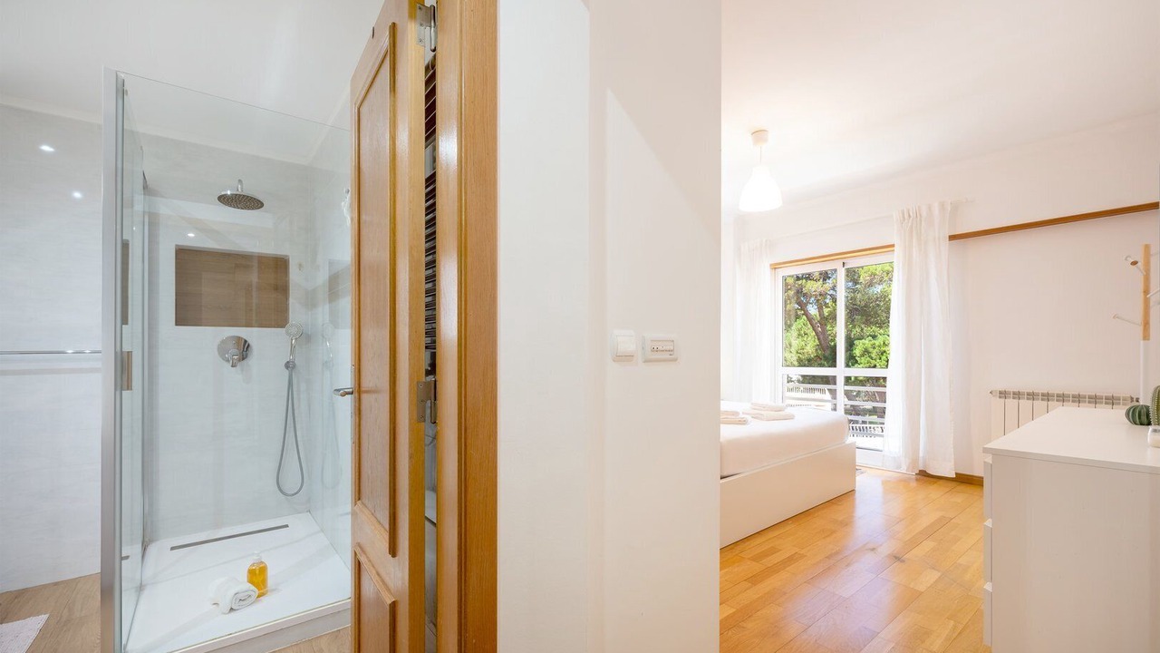 Photo of Bathroom in Carcavelos