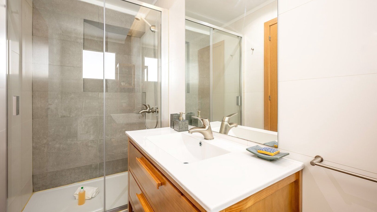 Photo of Bathroom in Carcavelos