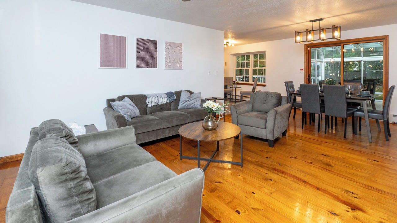 Photo of Livingroom in Clinton
