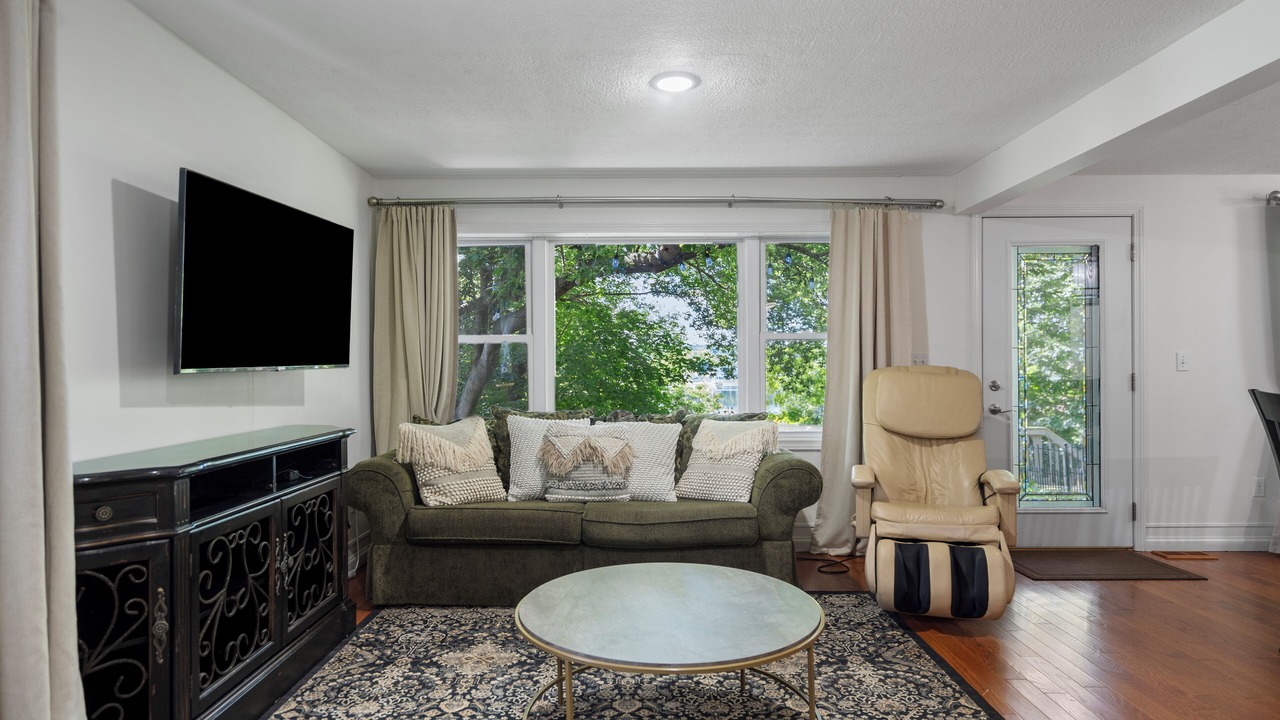 Photo of Livingroom in Fenton