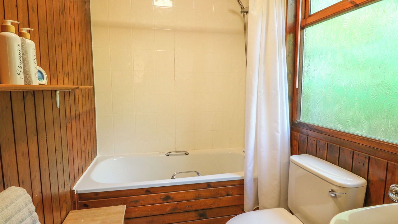 Photo of Bathroom in Lamlash