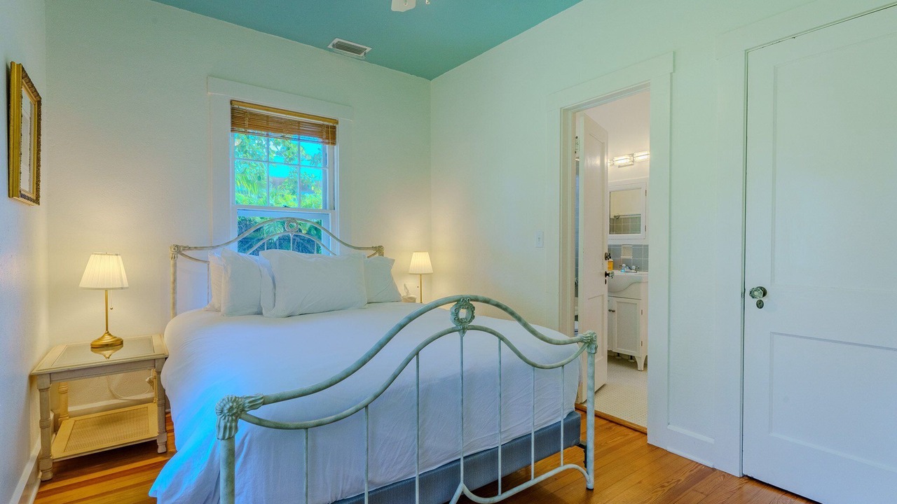 Photo of Bedroom in Indian Beach Sapphire Shores