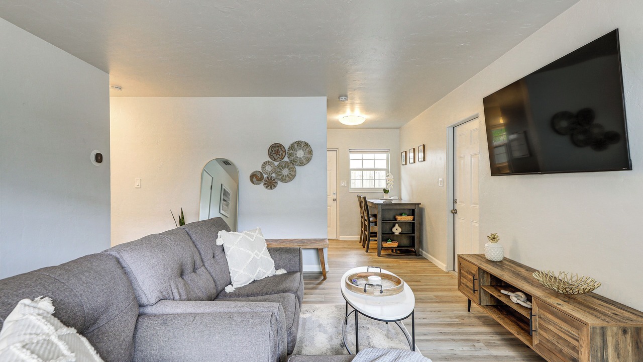 Photo of Livingroom in Gillespie Park