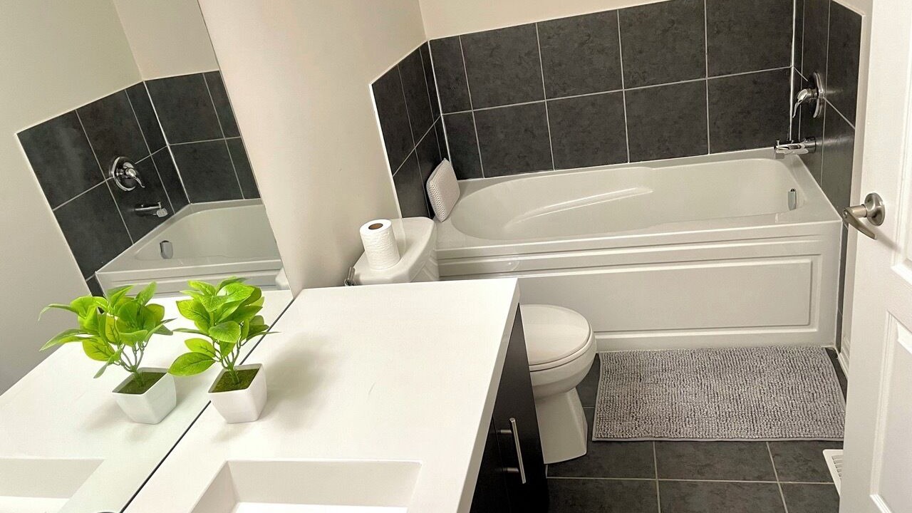 Photo of Bathroom in Lakeview