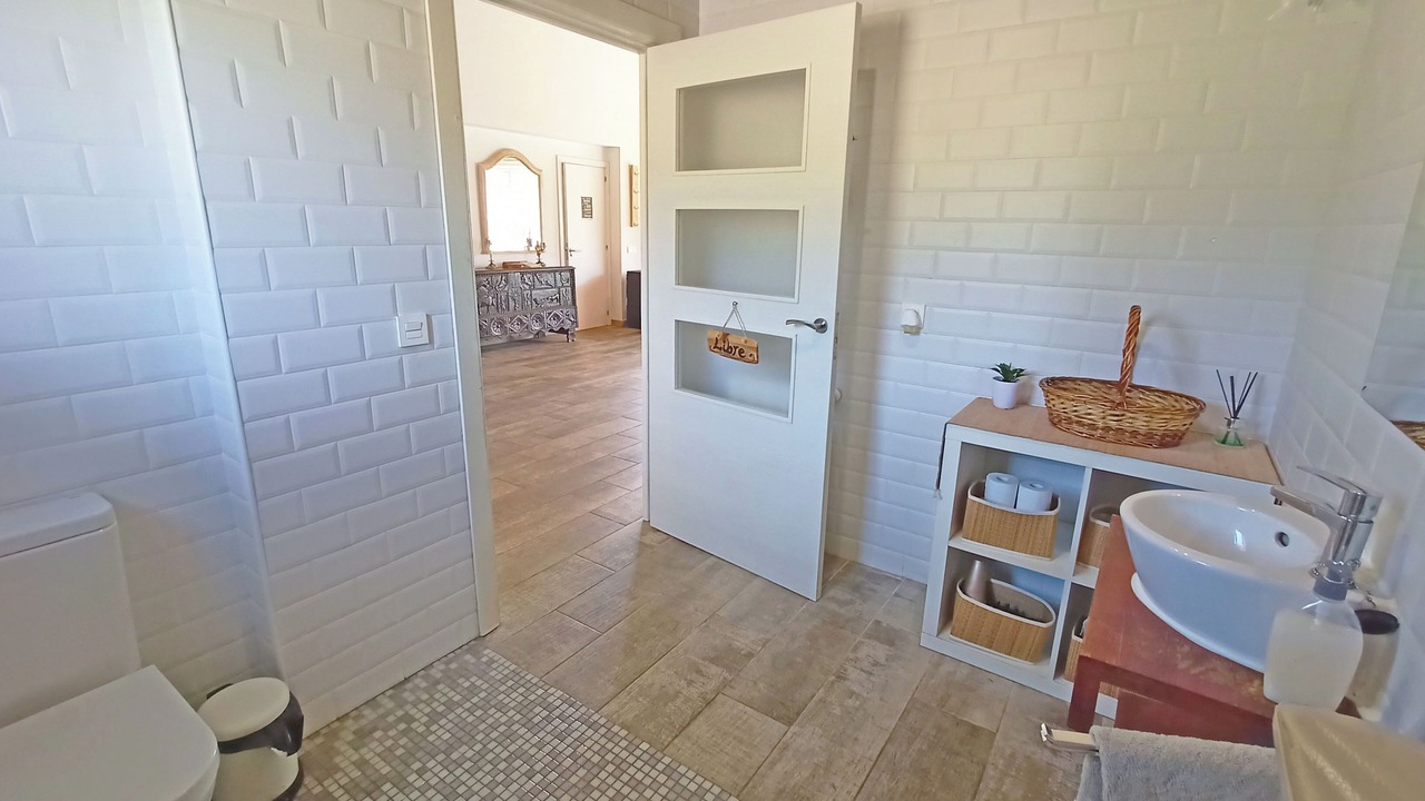 Photo of Bathroom in Menaka