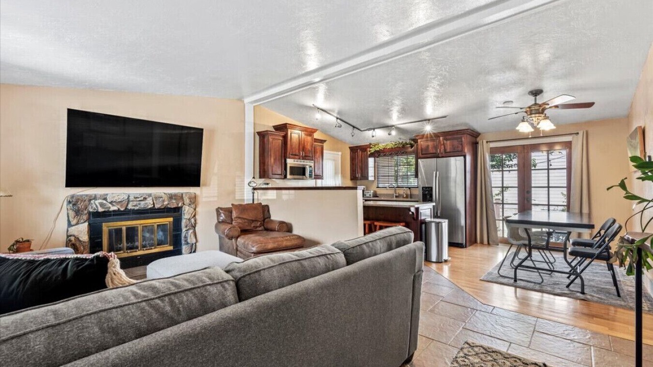 Photo of Livingroom in Millcreek